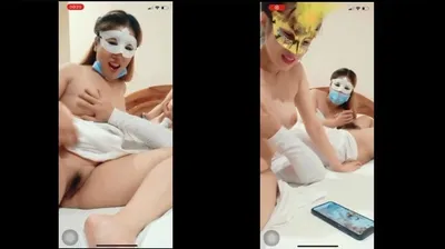 Hai em livestream phang tập thể