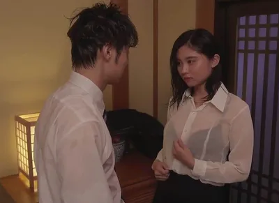 Lời thì thầm của em nhân viên với anh tiền bối đẹp trai: “chúng ta vào nhà nghỉ trú mưa thôi”