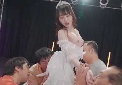 Nữ ca sĩ trẻ vừa giỏi hát còn vừa giỏi xxx với fan hâm mộ