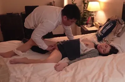 Biết em thư ký sắp kết hôn, tiền bối chuốc thuốc mê xoạc cô nàng cả đêm trong chuyến công tác