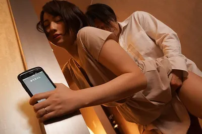 Cô vợ đi họp lớp rồi phang với nyc mặc cho người chồng ở nhà chờ