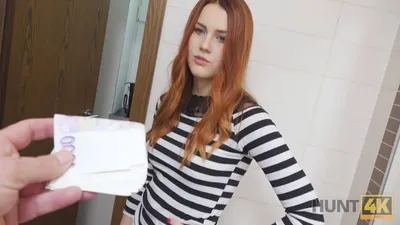 Thanh niên hám tiền để bạn gái nắc với người khác trước mặt