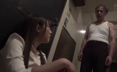 Cãi nhau với anh xã, bà xã được bác nhà cạnh bên tốt bụng an ủi