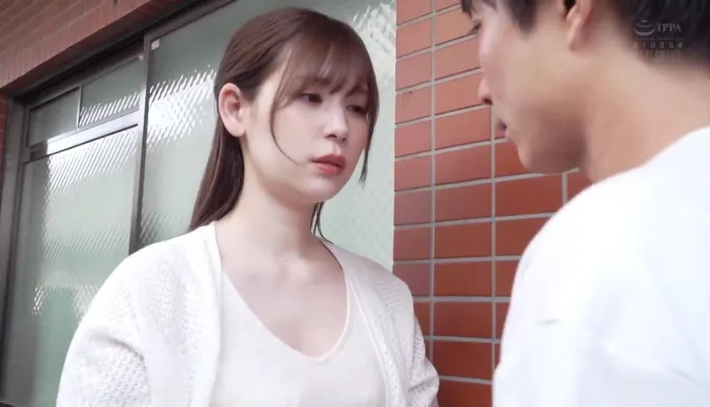 Anh xã tẻ nhạt, cô vợ nhận ra cậu thanh niên nhà đối diện tốt hơn